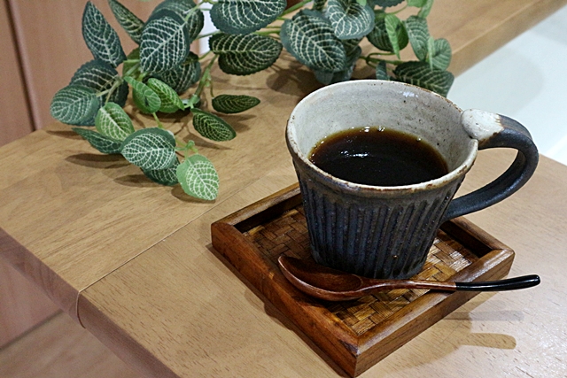 マグカップ　益子焼　陶器 黒釉　しのぎ