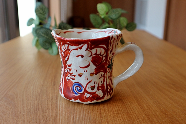 マグカップ　赤絵　榛澤宏